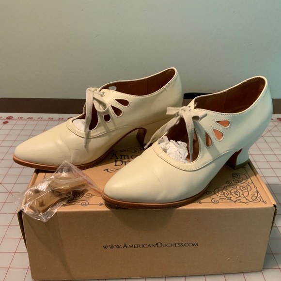 American Duchess “Gibson” in Ivory size 7.5 - Picture 4 of 8